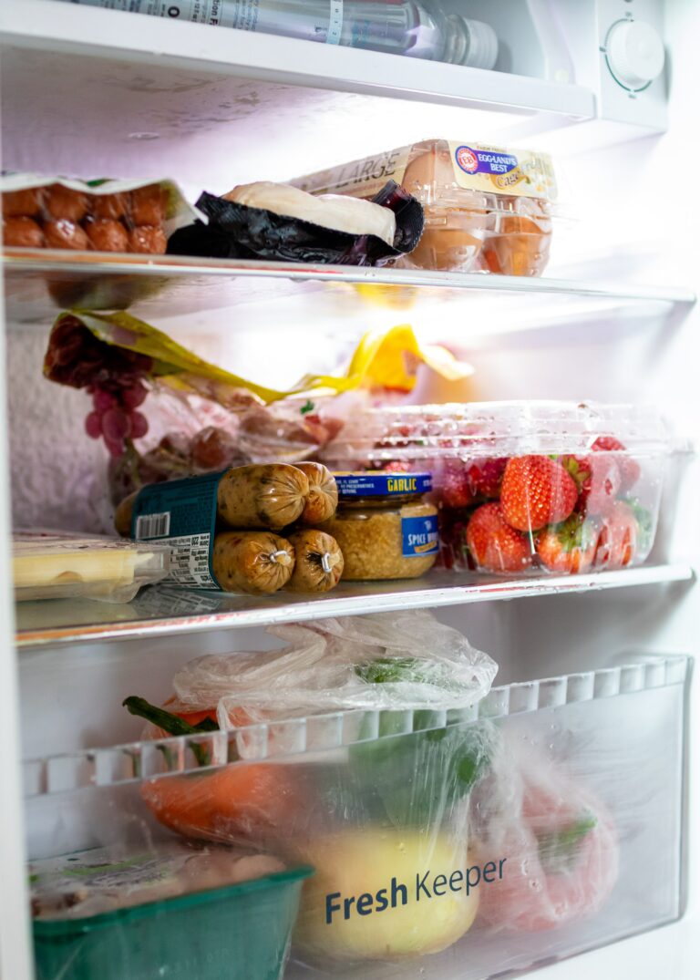 Så rengör du ditt kylskåp och även håller det rent efter rengöring.